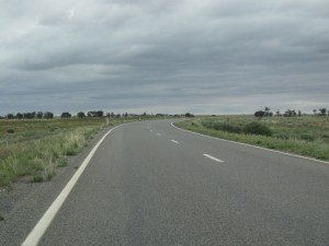 A 'typical' stretch of road between Mildura and Broken Hill